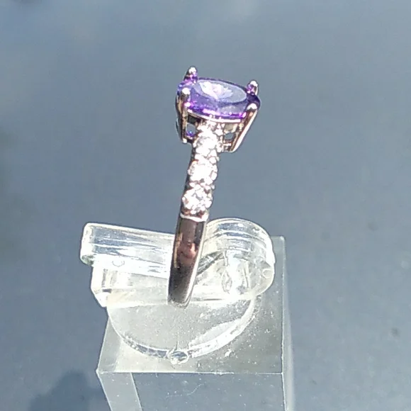 Amethyst and cubic zirconia fashion ring - Picture 4 of 6